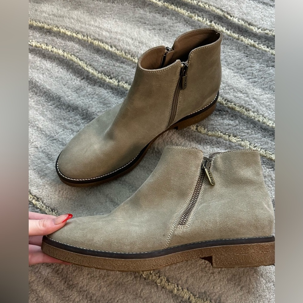 Italeau foliana booties